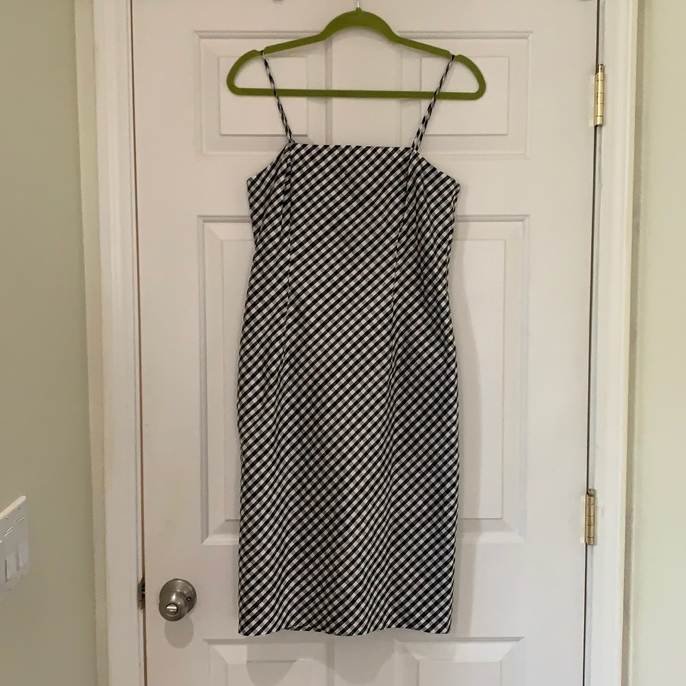 Super cute black and white dress
